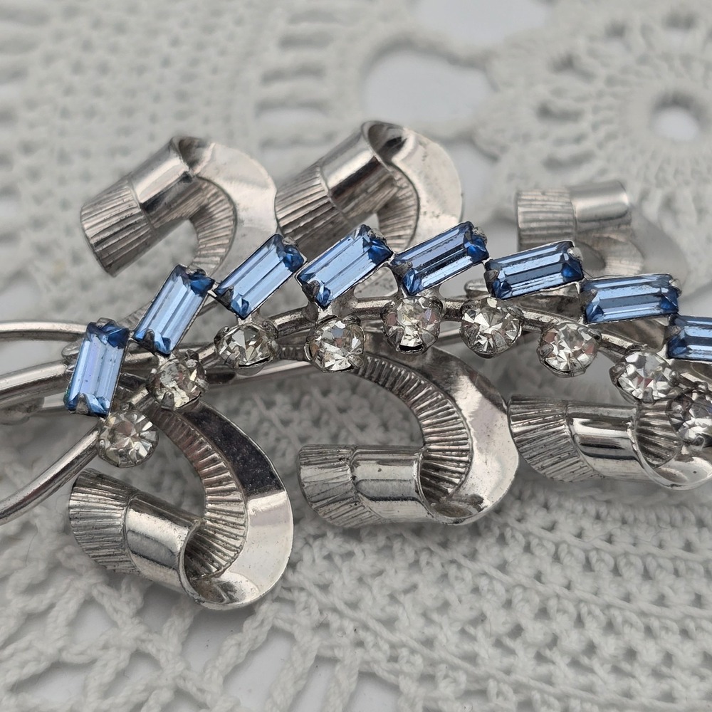CARL ART 925 Sterling Silver Blue Brooch Art Deco Rhinestone Ribbon Leaf Pin